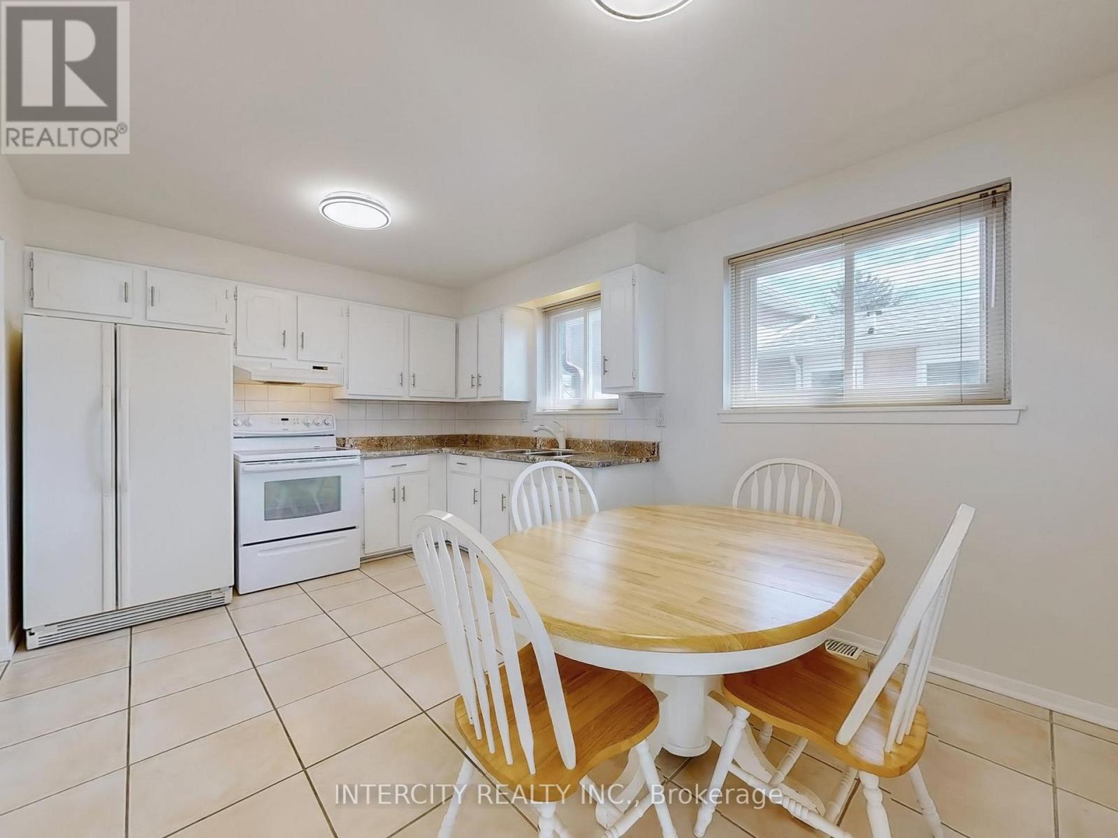 26 Donnalyn Drive, Toronto, Ontario  M2R 2R8 - Photo 19 - C12499784