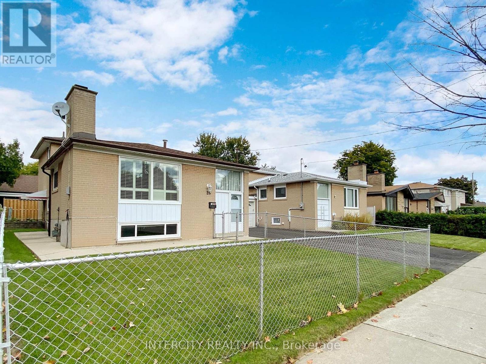 26 Donnalyn Drive, Toronto, Ontario  M2R 2R8 - Photo 2 - C12499784