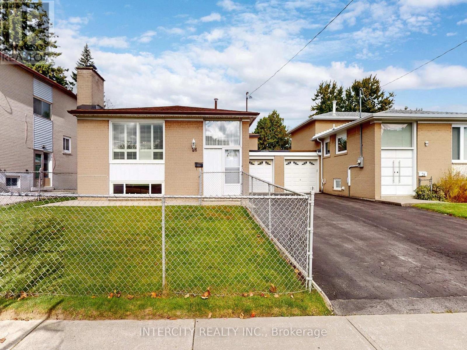 26 Donnalyn Drive, Toronto, Ontario  M2R 2R8 - Photo 3 - C12499784