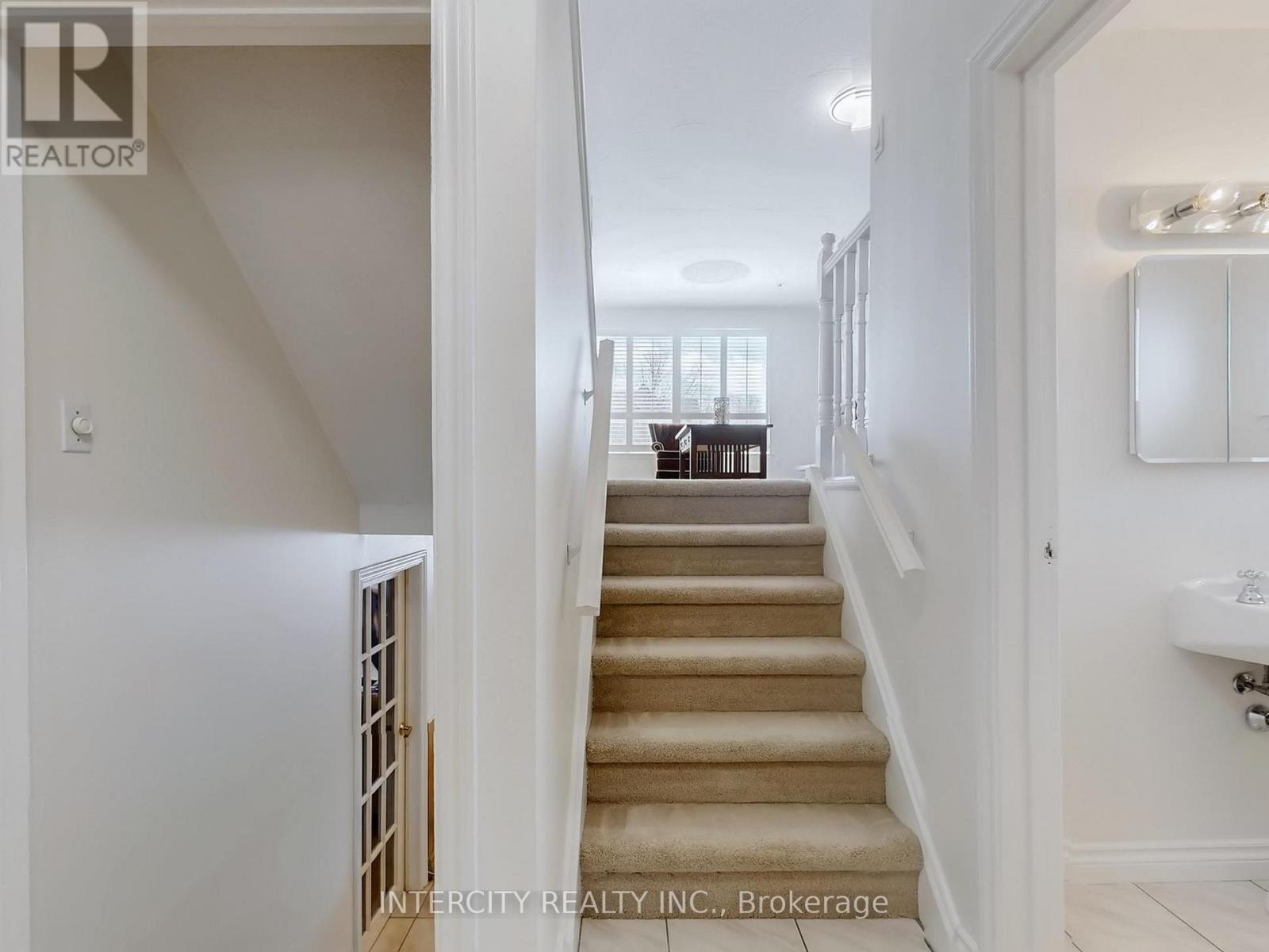 26 Donnalyn Drive, Toronto, Ontario  M2R 2R8 - Photo 33 - C12499784