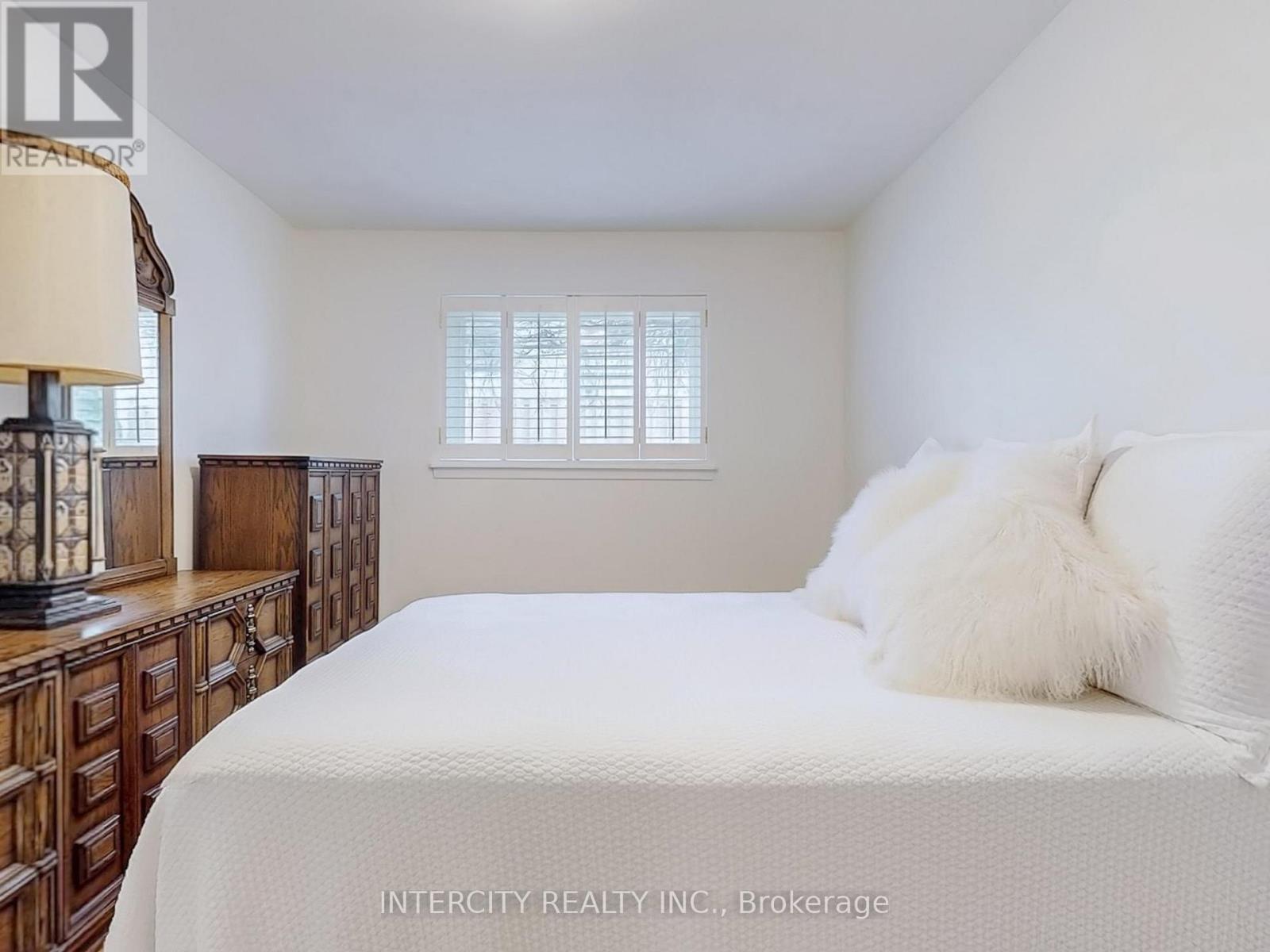 26 Donnalyn Drive, Toronto, Ontario  M2R 2R8 - Photo 35 - C12499784