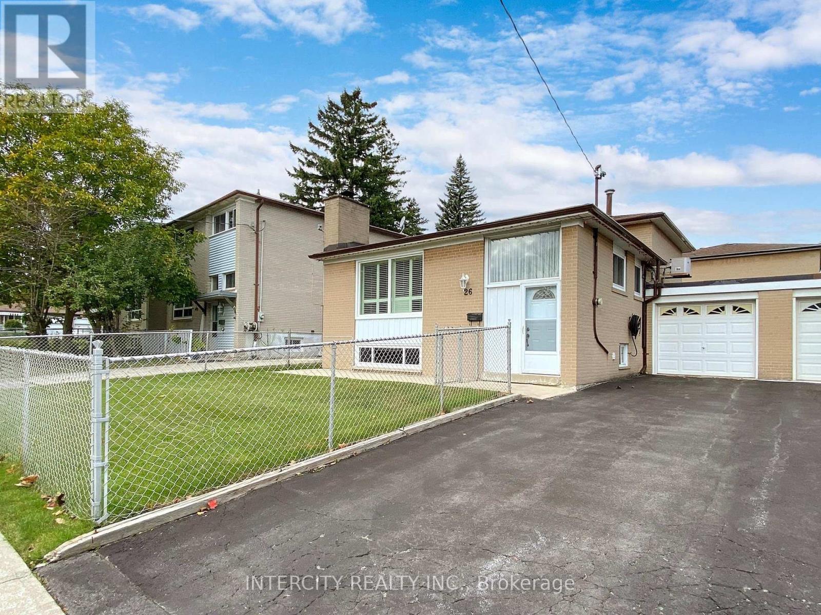 26 Donnalyn Drive, Toronto, Ontario  M2R 2R8 - Photo 4 - C12499784