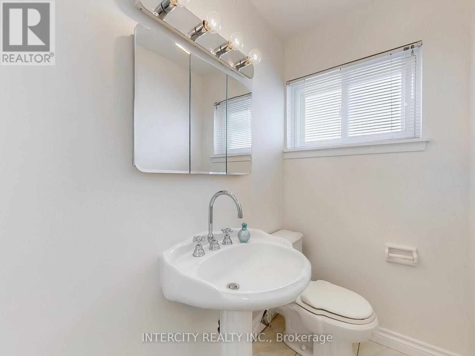 26 Donnalyn Drive, Toronto, Ontario  M2R 2R8 - Photo 41 - C12499784