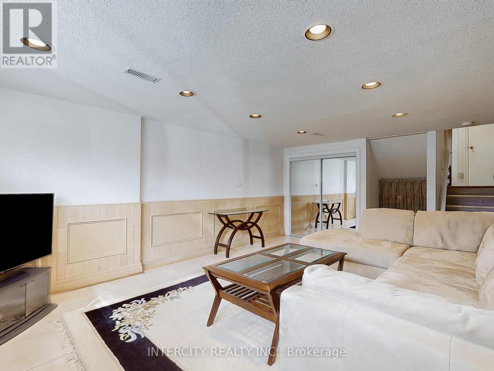 26 Donnalyn Drive, Toronto, Ontario  M2R 2R8 - Photo 47 - C12499784