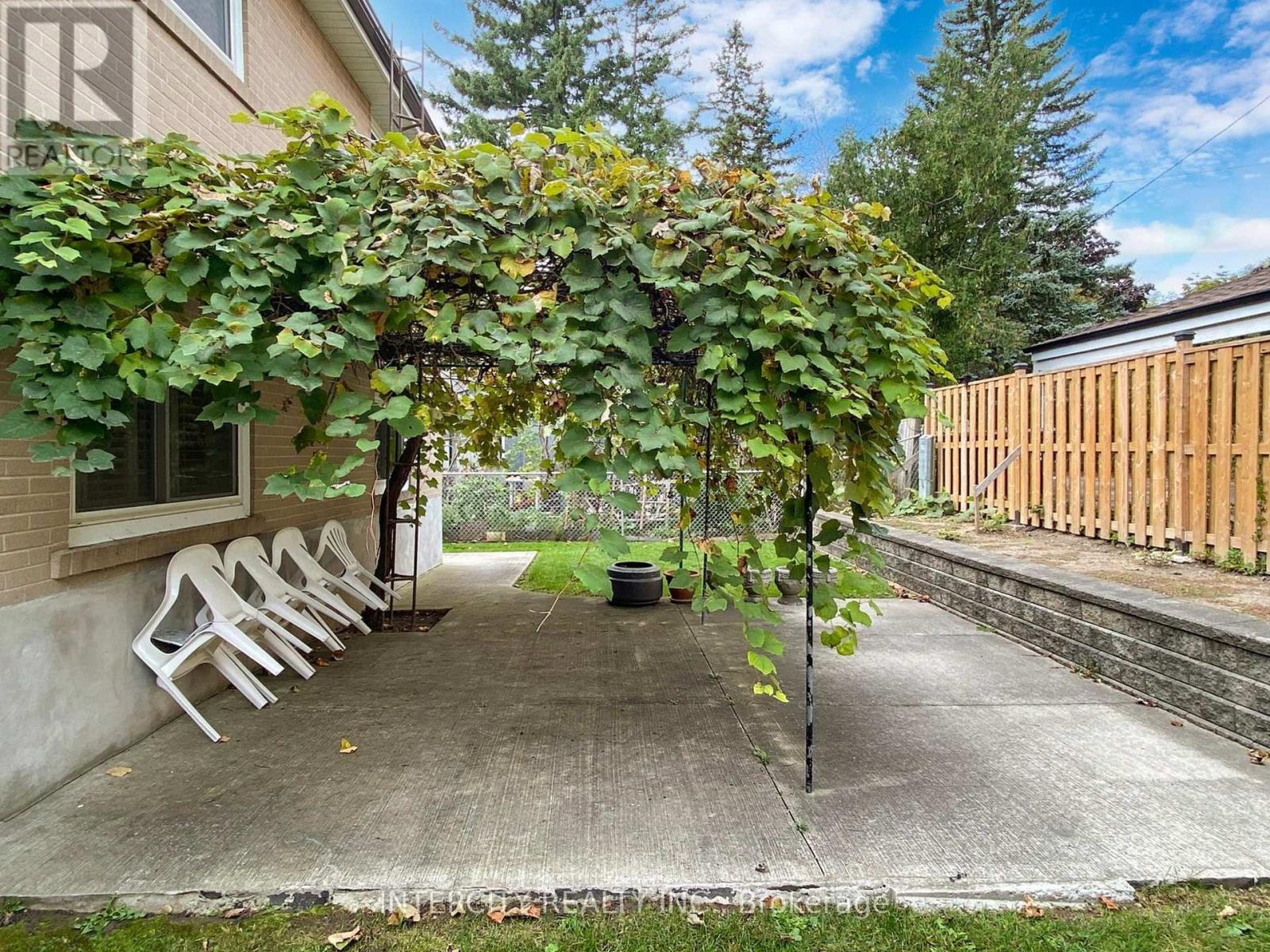 26 Donnalyn Drive, Toronto, Ontario  M2R 2R8 - Photo 49 - C12499784