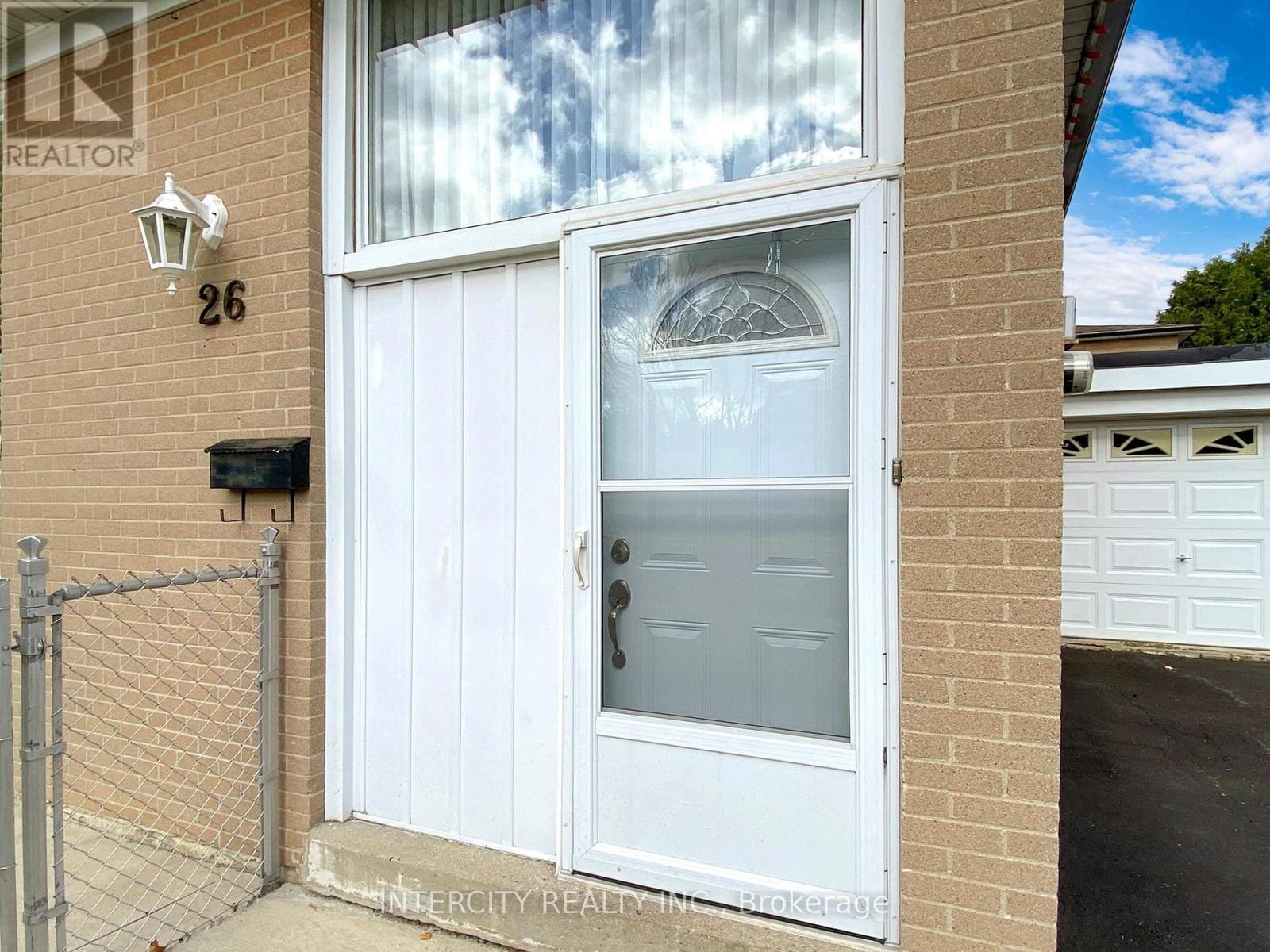 26 Donnalyn Drive, Toronto, Ontario  M2R 2R8 - Photo 7 - C12499784