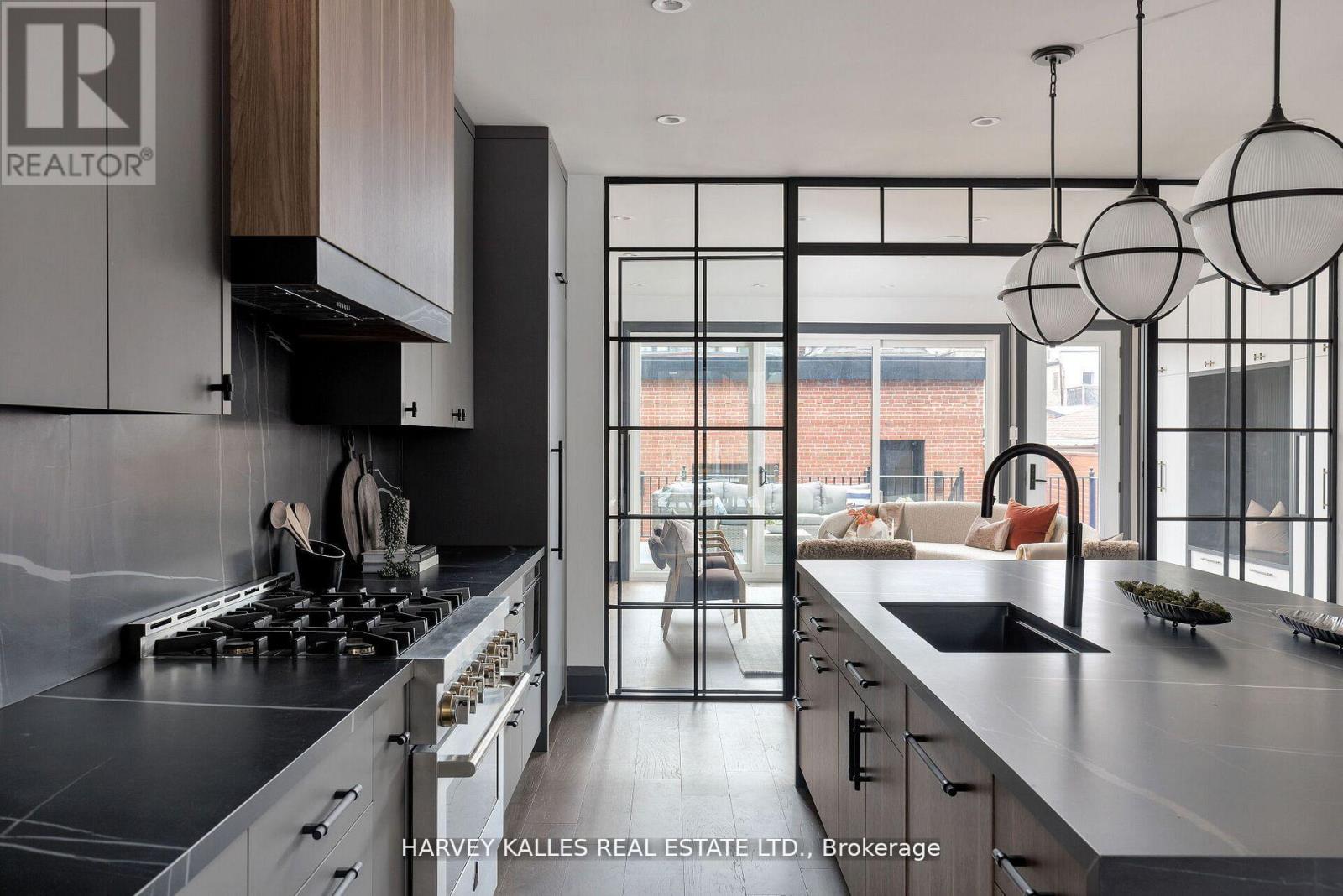 498 Roxton Road, Toronto, Ontario  M6G 3R4 - Photo 12 - C12368184