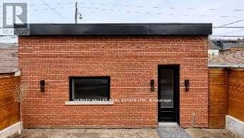 498 Roxton Road, Toronto, Ontario  M6G 3R4 - Photo 4 - C12368184