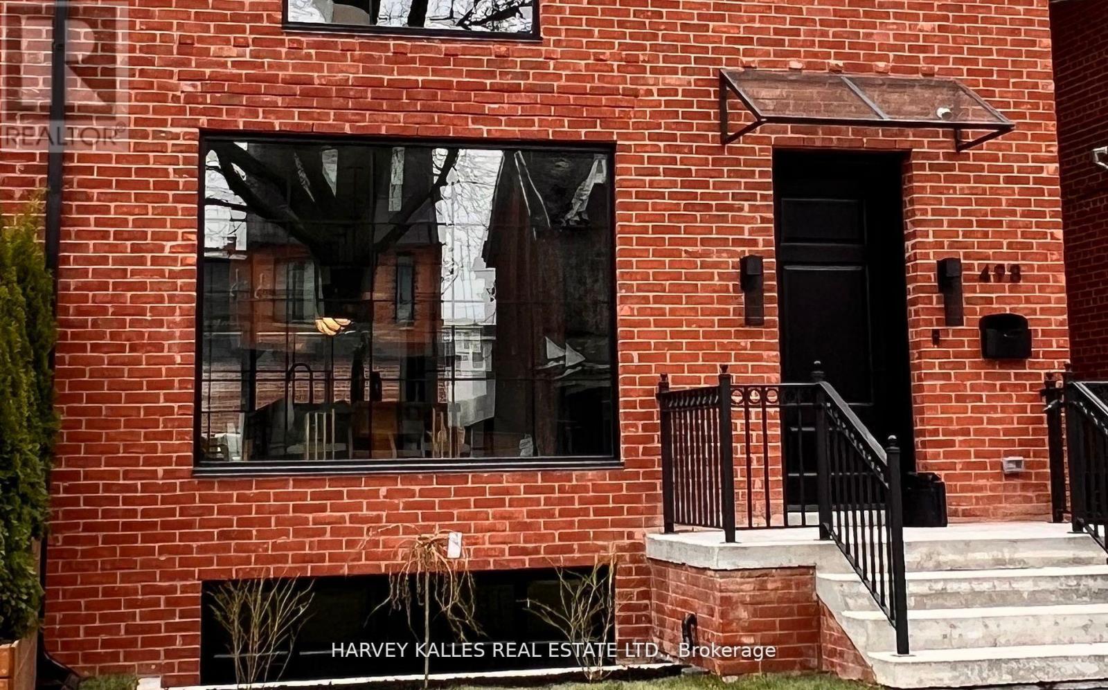 498 Roxton Road, Toronto, Ontario  M6G 3R4 - Photo 5 - C12368184