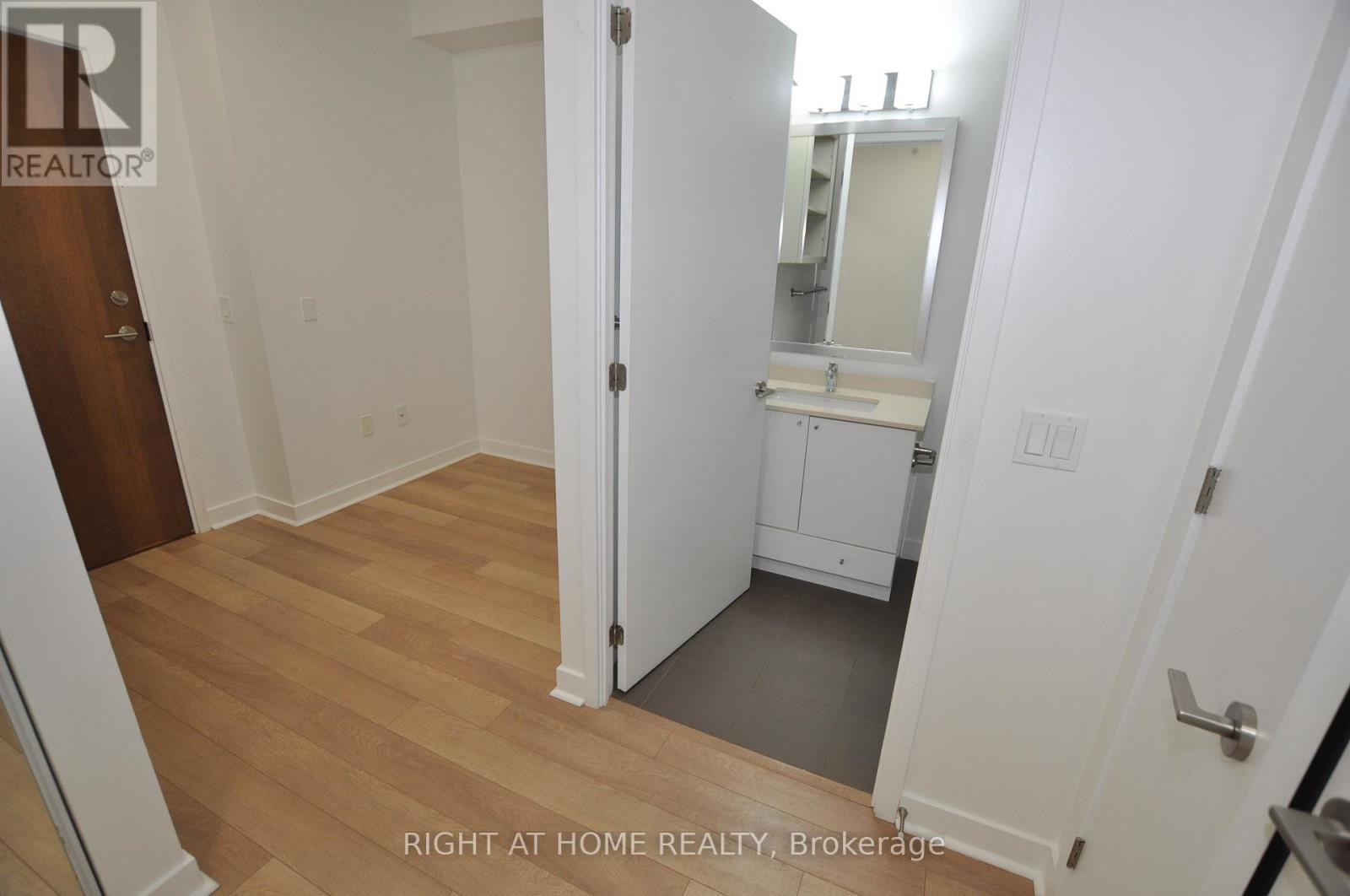 909 - 3975 Grand Park Drive, Mississauga (City Centre), Ontario  L5B 0K4 - Photo 26 - W12496484