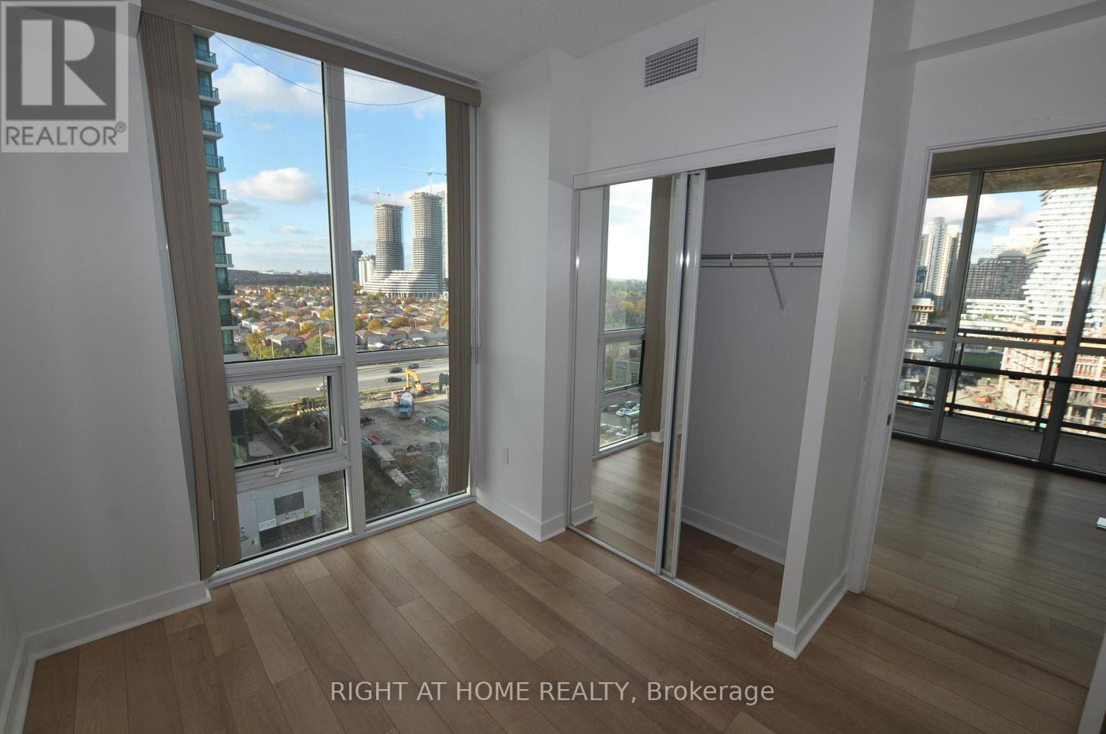 909 - 3975 Grand Park Drive, Mississauga (City Centre), Ontario  L5B 0K4 - Photo 10 - W12496484