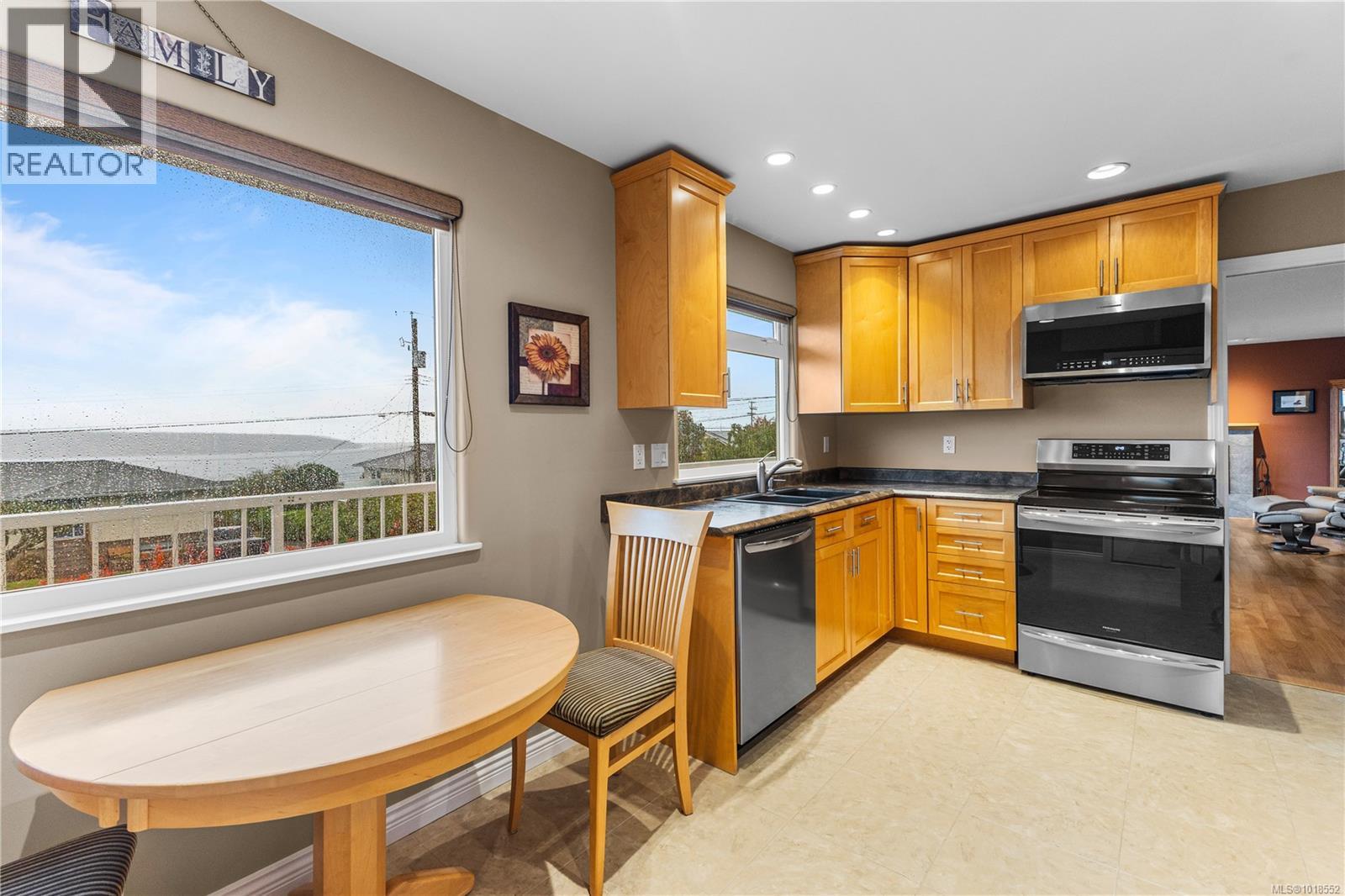 60 Mclean St, Campbell River, British Columbia  V9W 2L9 - Photo 6 - 1018552