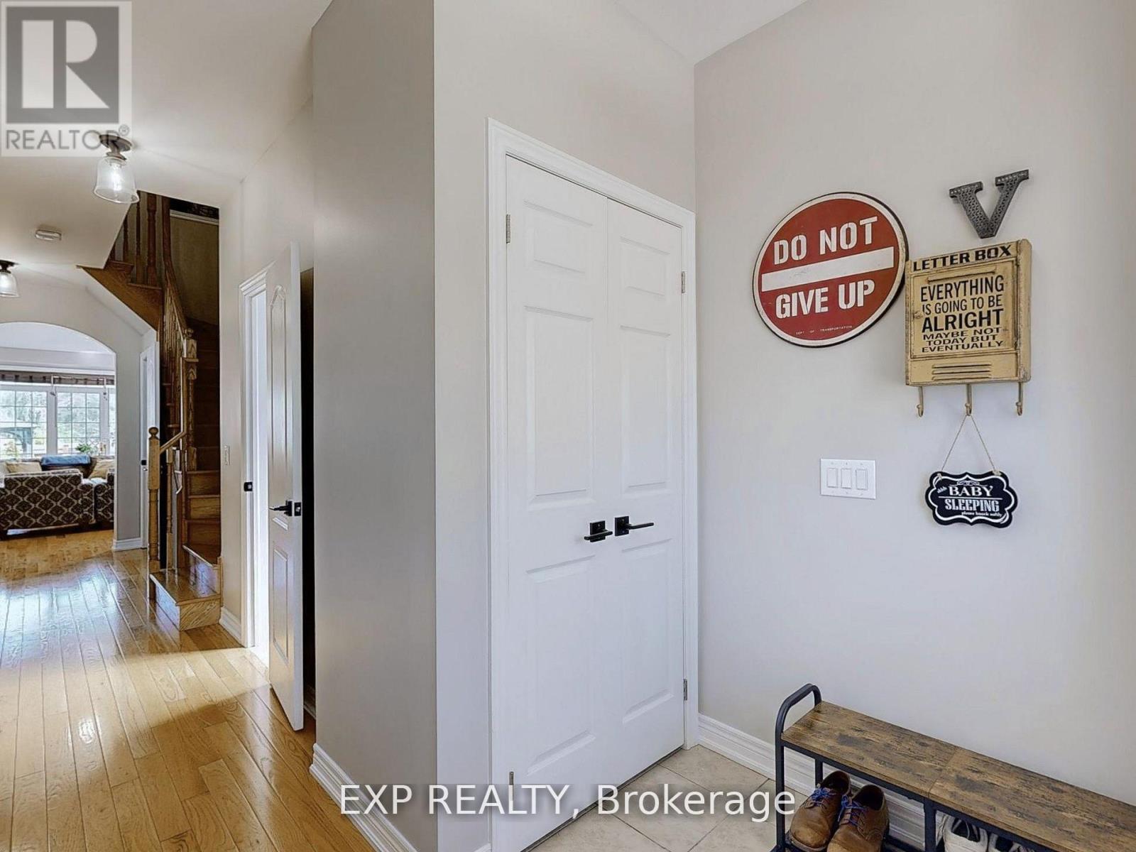 9 Samba Street, Richmond Hill, Ontario  L4E 2Z3 - Photo 4 - N12499760