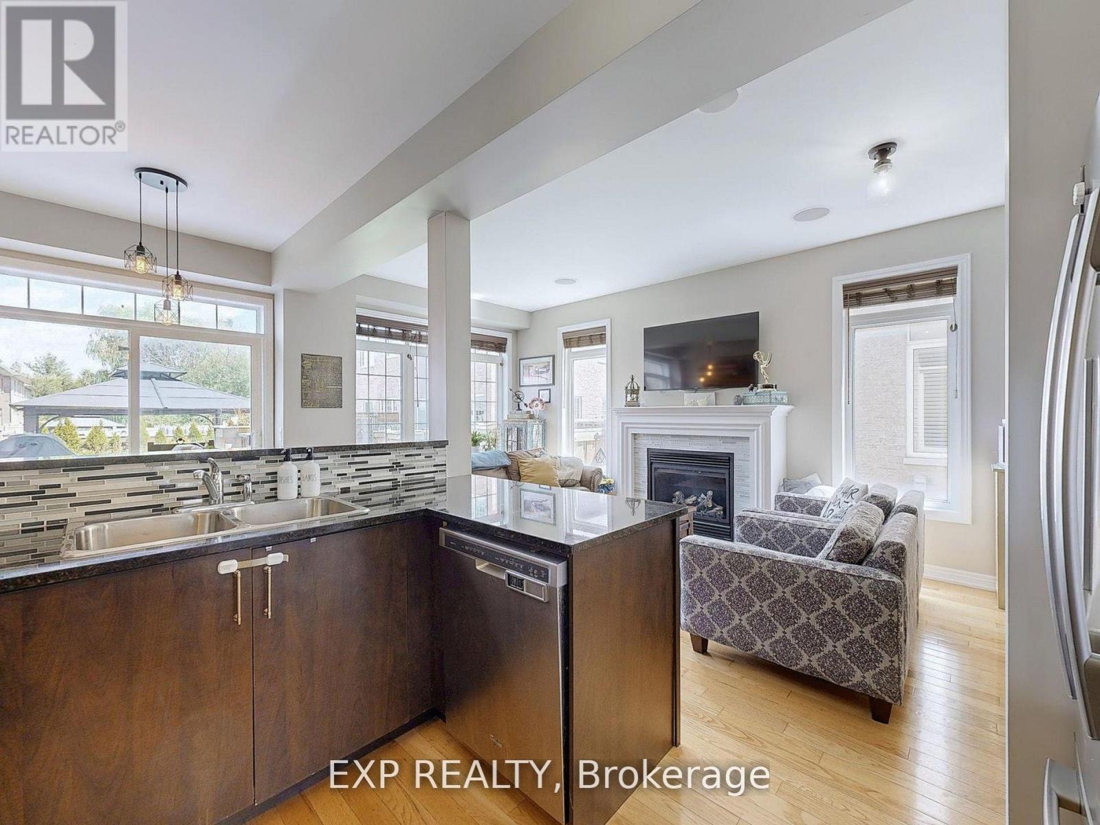 9 Samba Street, Richmond Hill, Ontario  L4E 2Z3 - Photo 8 - N12499760