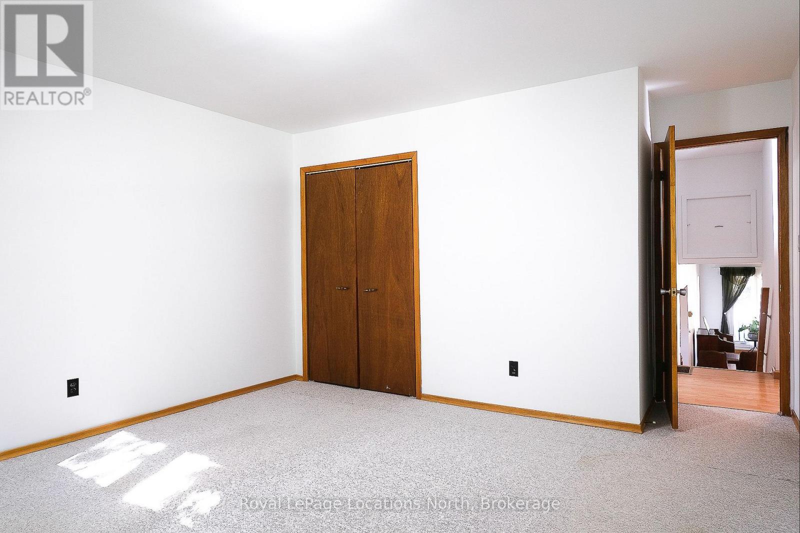 221 John Street, Clearview, Ontario  L0M 1S0 - Photo 19 - S12429112