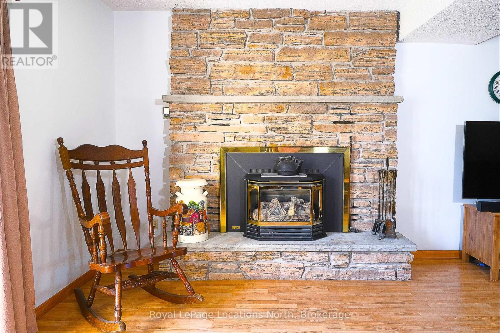 221 John Street, Clearview, Ontario  L0M 1S0 - Photo 23 - S12429112