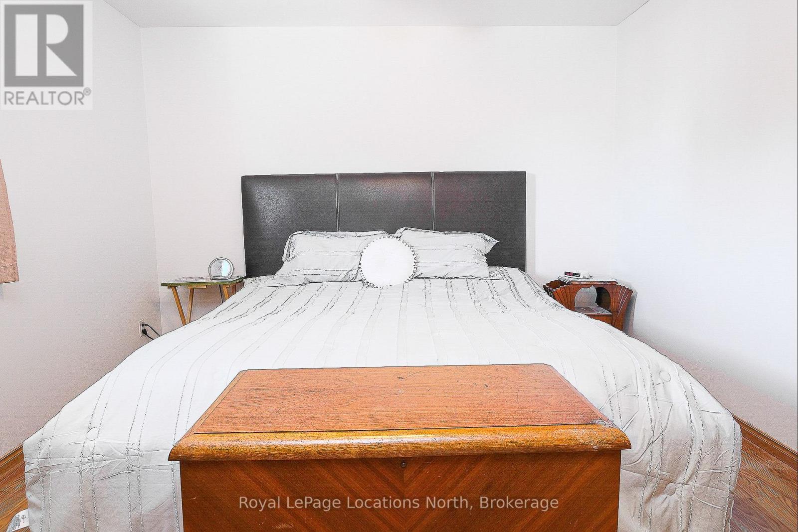 221 John Street, Clearview, Ontario  L0M 1S0 - Photo 17 - S12429112