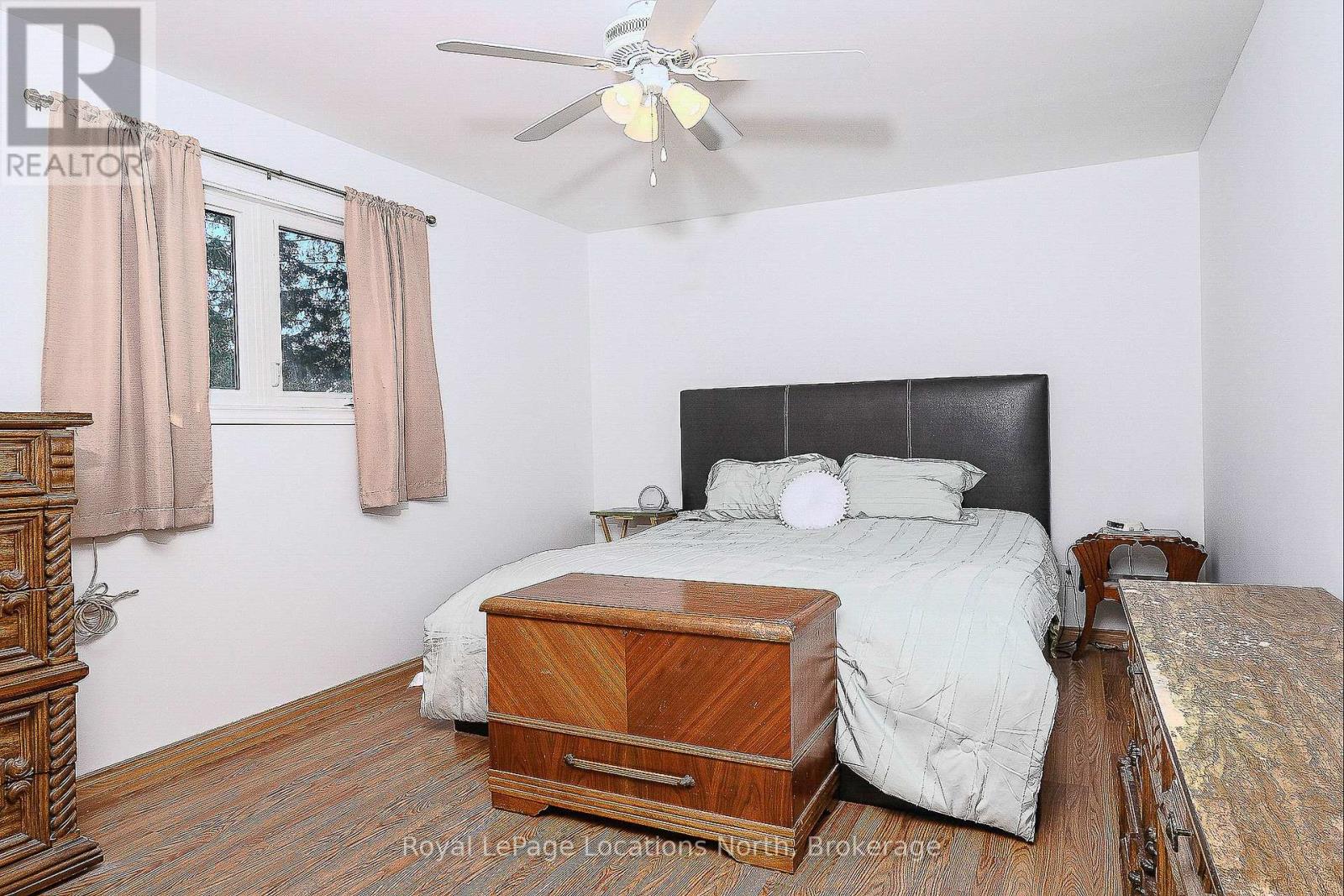 221 John Street, Clearview, Ontario  L0M 1S0 - Photo 15 - S12429112