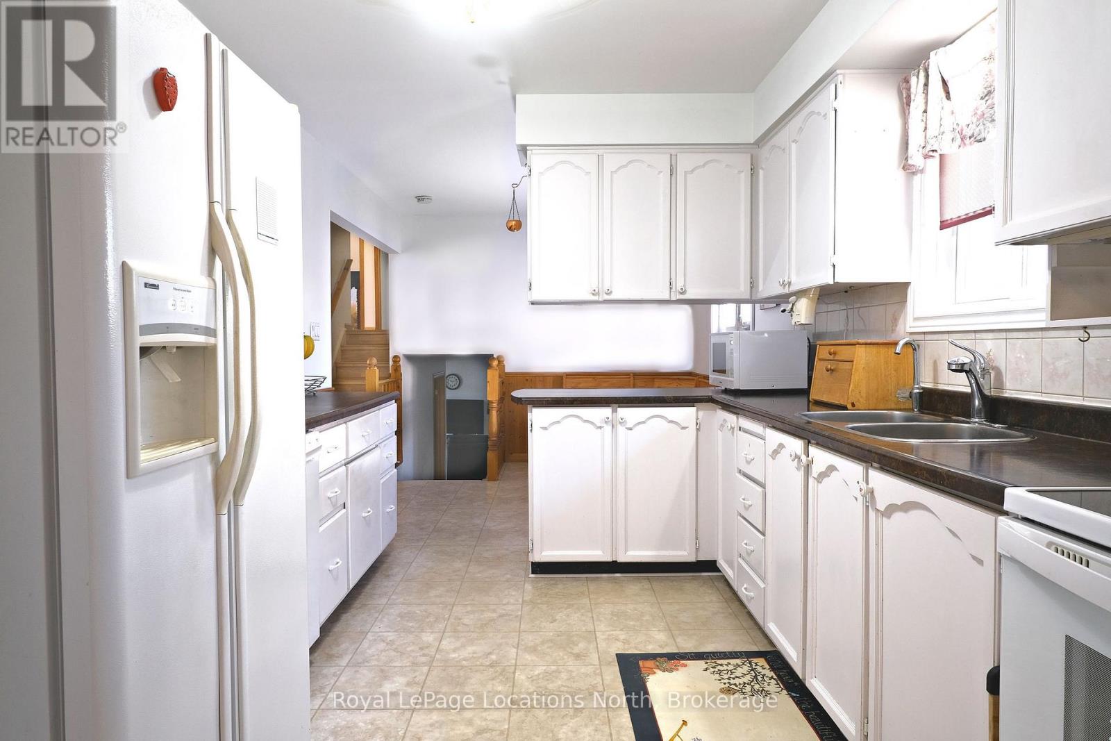 221 John Street, Clearview, Ontario  L0M 1S0 - Photo 7 - S12429112