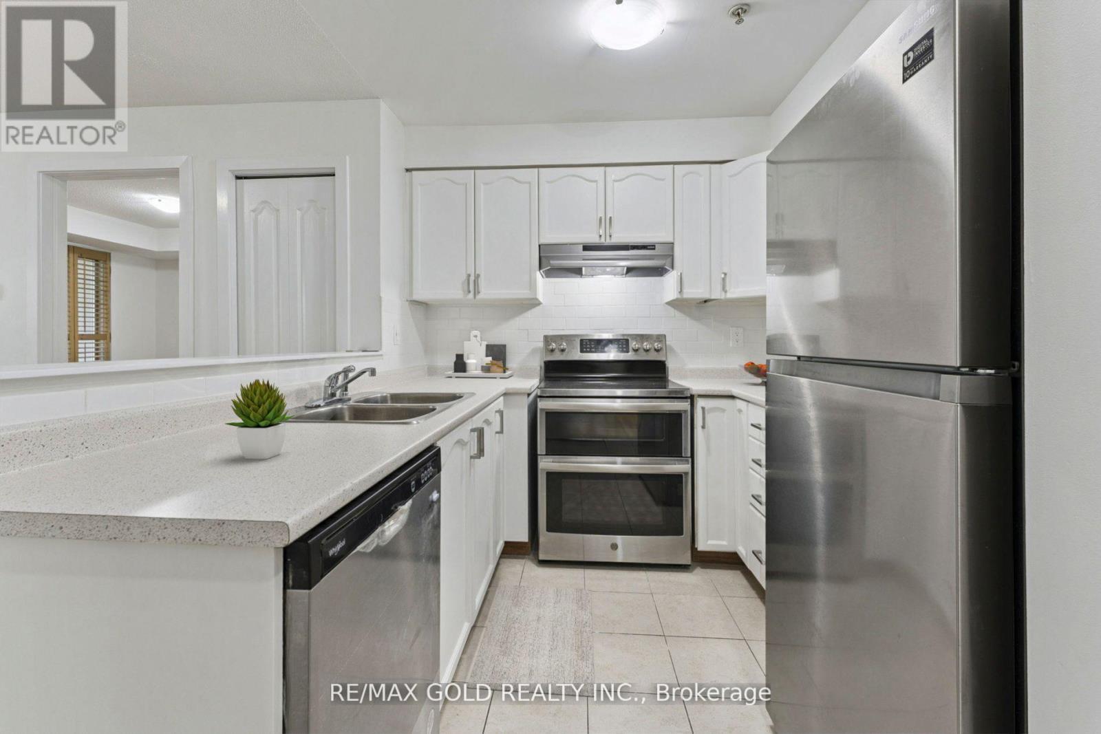 2104 - 6 Dayspring Circle, Brampton, Ontario  L6P 2Z6 - Photo 9 - W12499728