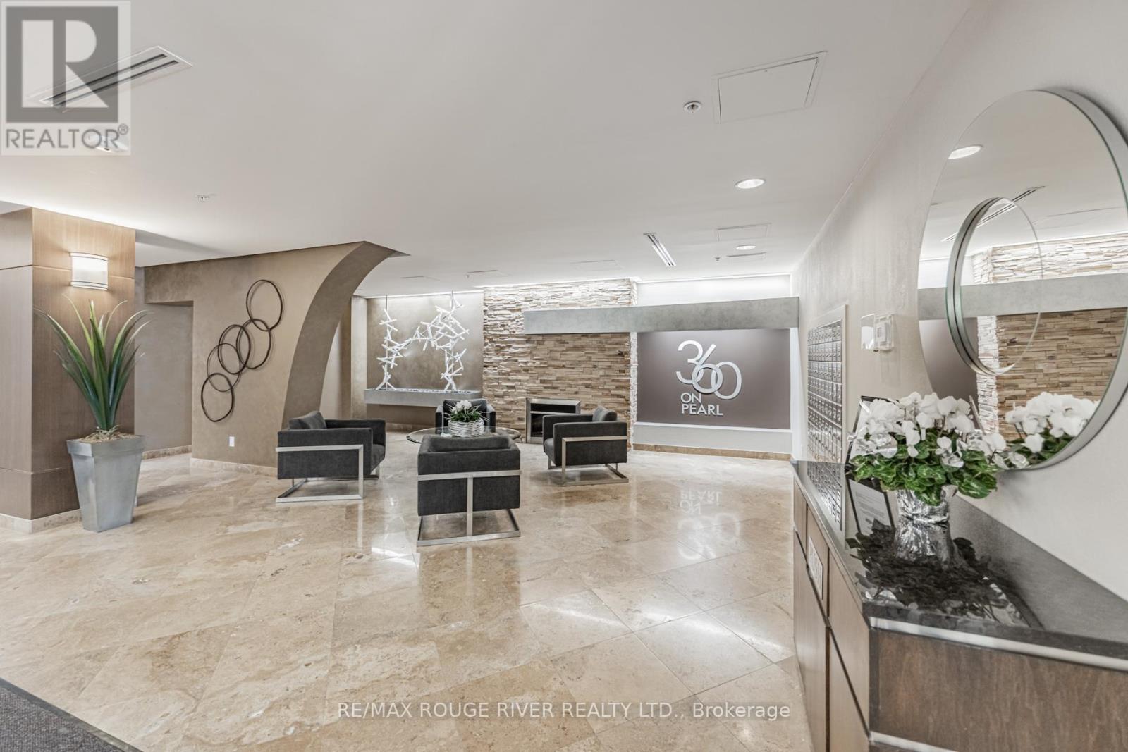 601 - 360 Pearl Street, Burlington, Ontario  L7R 1E1 - Photo 3 - W12499740