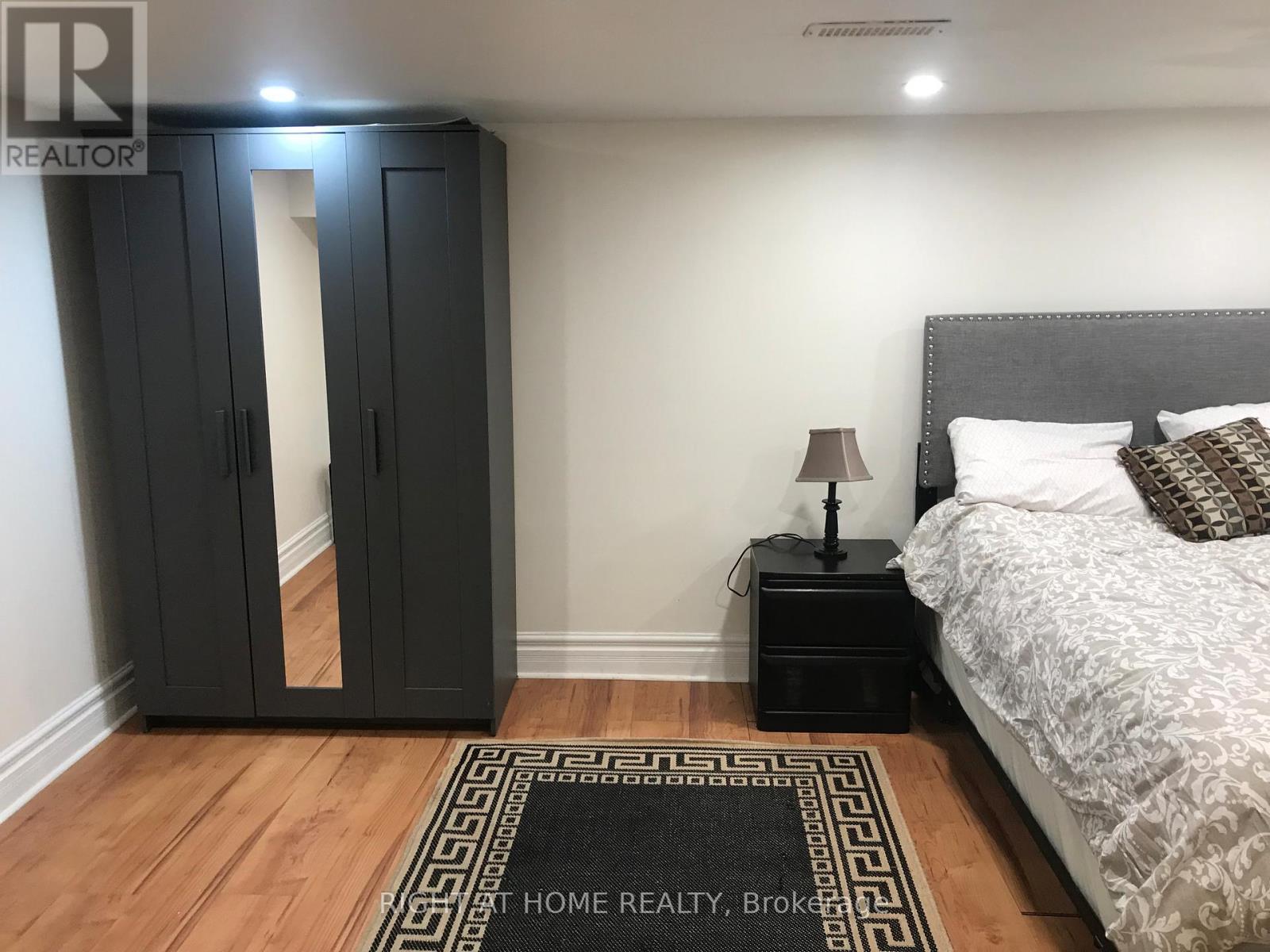 Basement Unit - 289 Laurentian Avenue, Mississauga, Ontario  L4Z 2S2 - Photo 4 - W12499744