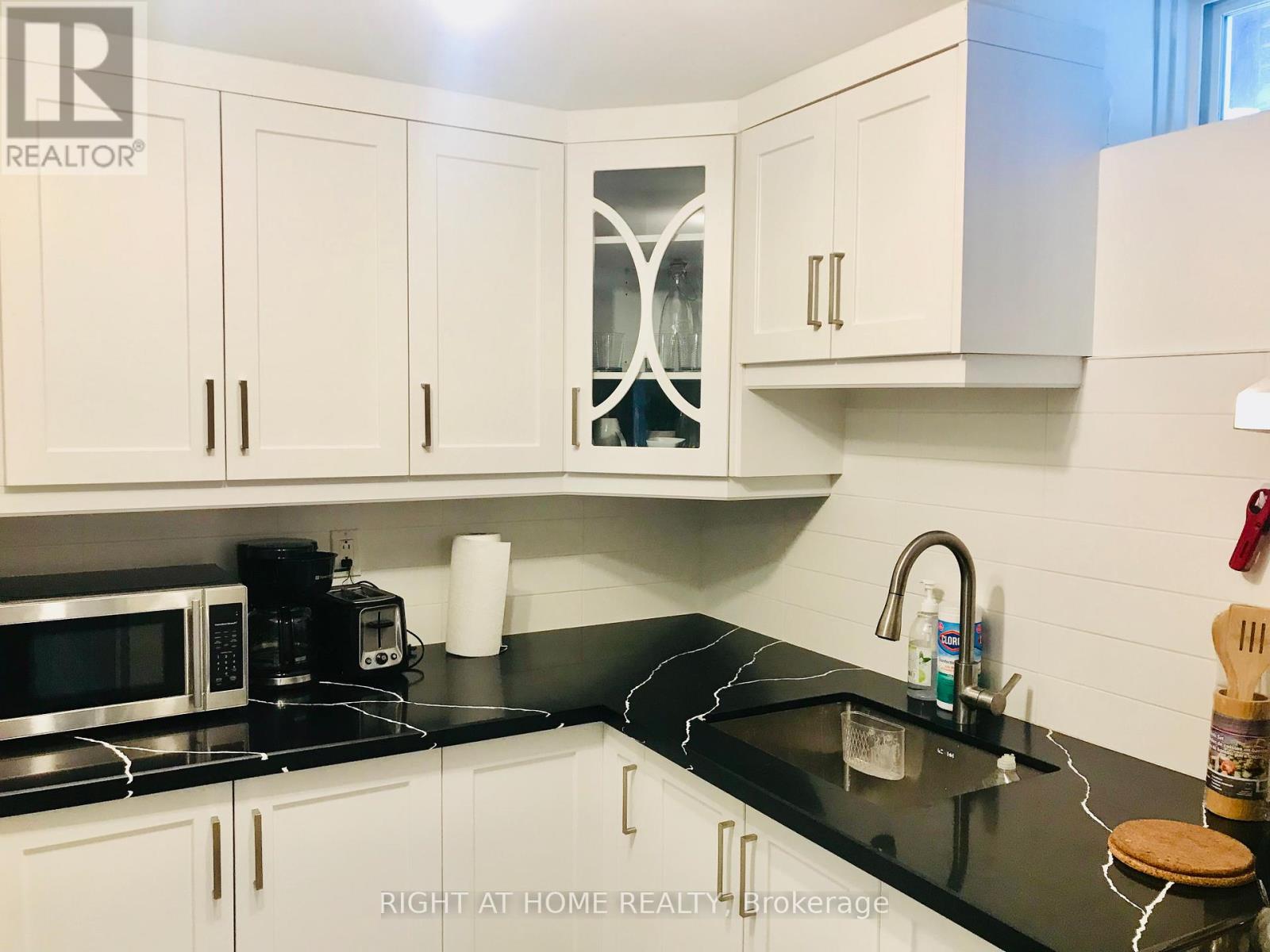 Basement Unit - 289 Laurentian Avenue, Mississauga, Ontario  L4Z 2S2 - Photo 5 - W12499744