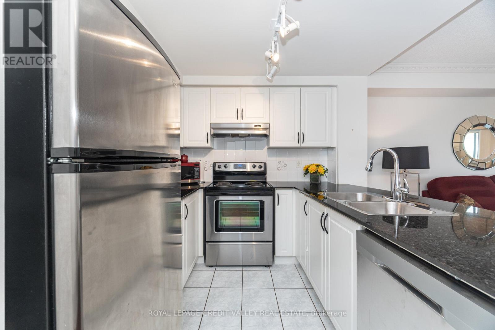 2407 - 9 George Street N, Brampton, Ontario  L6X 0T7 - Photo 13 - W12499790