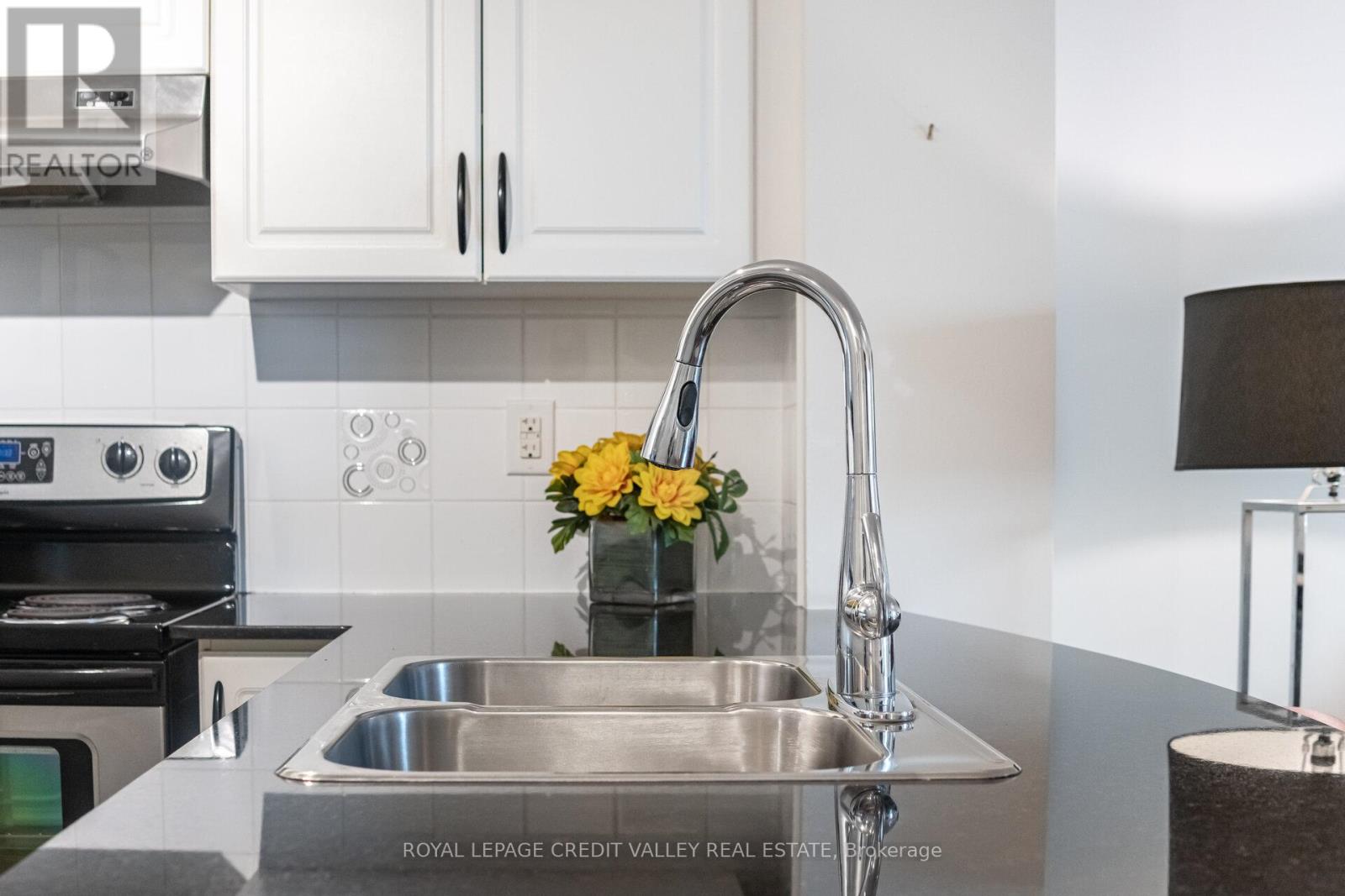 2407 - 9 George Street N, Brampton, Ontario  L6X 0T7 - Photo 15 - W12499790