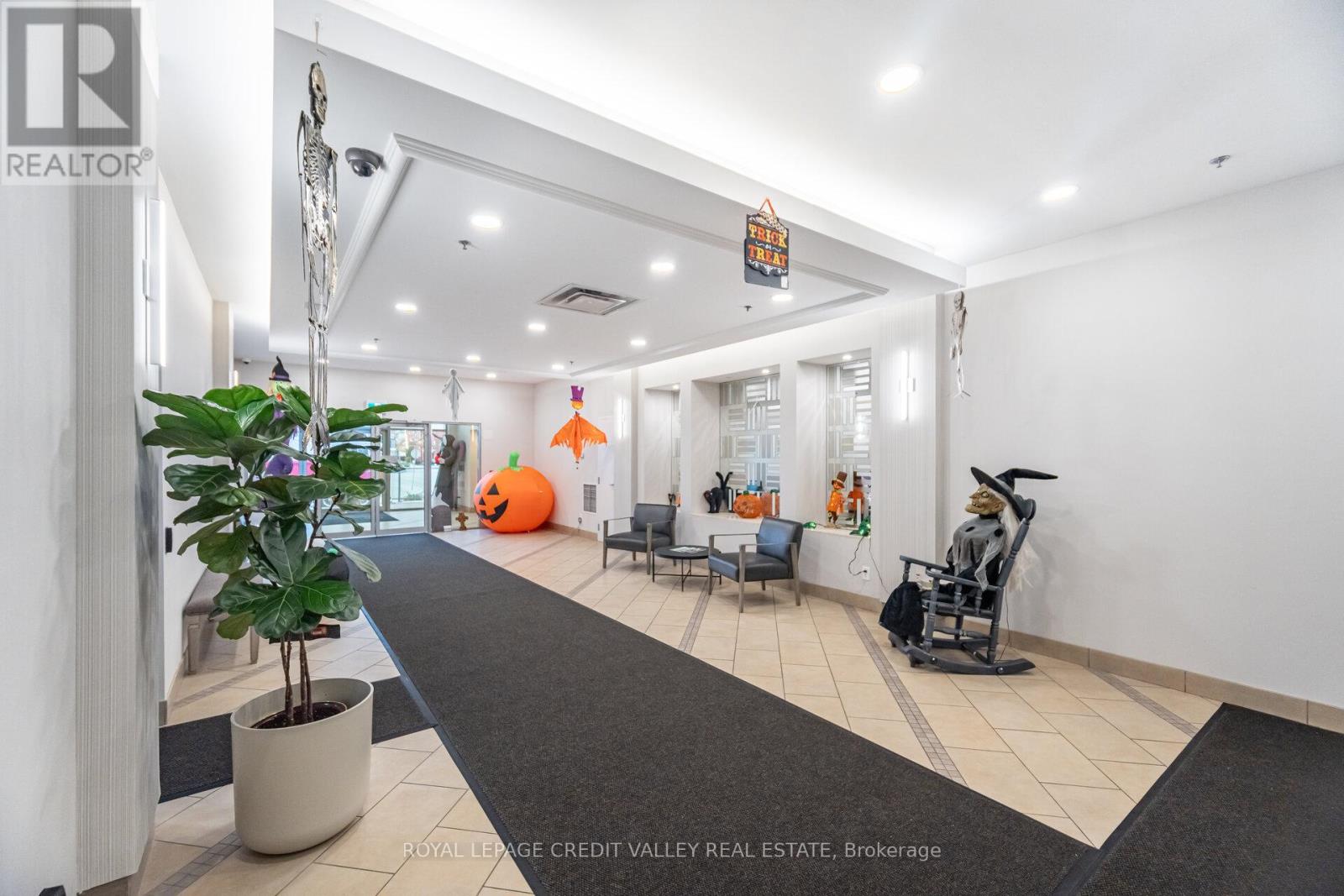 2407 - 9 George Street N, Brampton, Ontario  L6X 0T7 - Photo 3 - W12499790