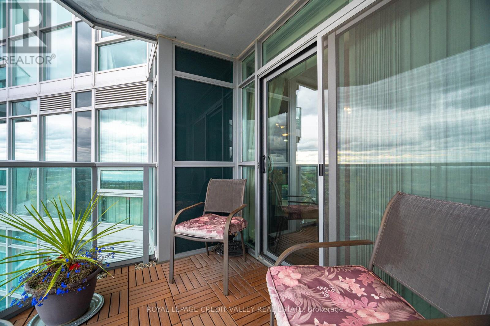 2407 - 9 George Street N, Brampton, Ontario  L6X 0T7 - Photo 30 - W12499790