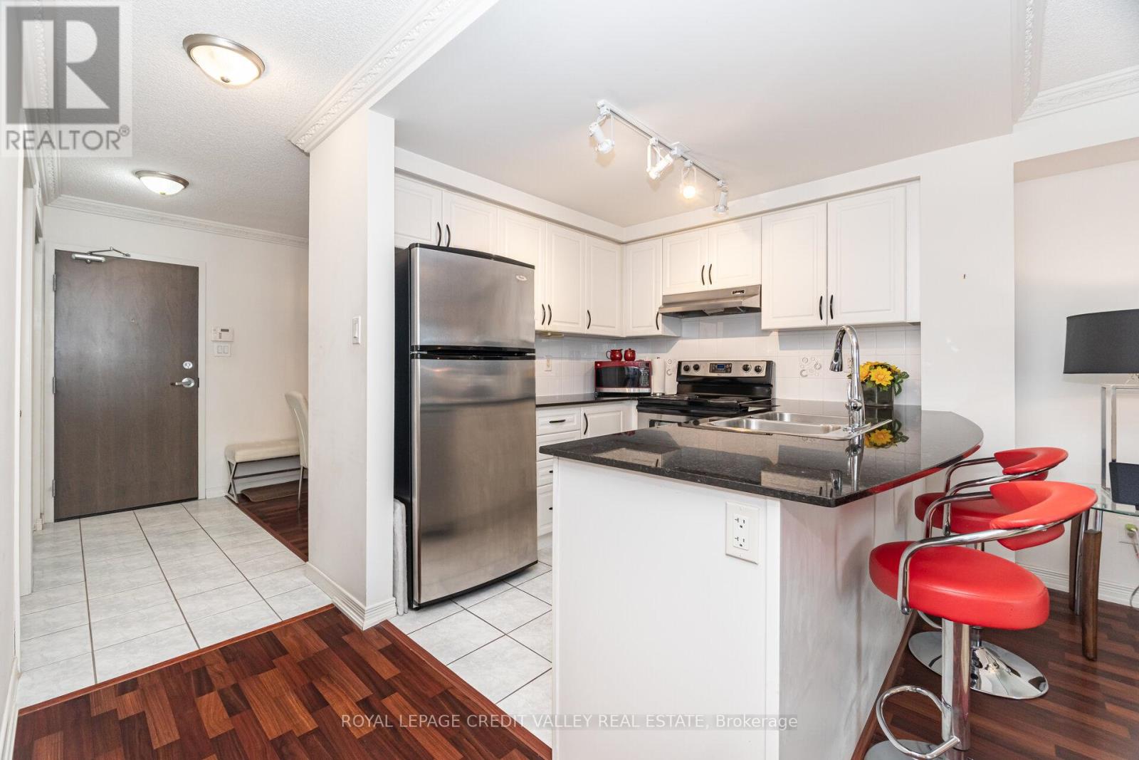 2407 - 9 George Street N, Brampton, Ontario  L6X 0T7 - Photo 9 - W12499790