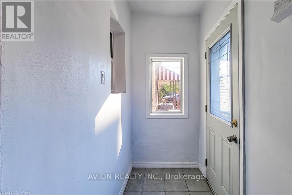 2 - 26 Barton Street W, Hamilton, Ontario  L8L 1A1 - Photo 5 - X12499774