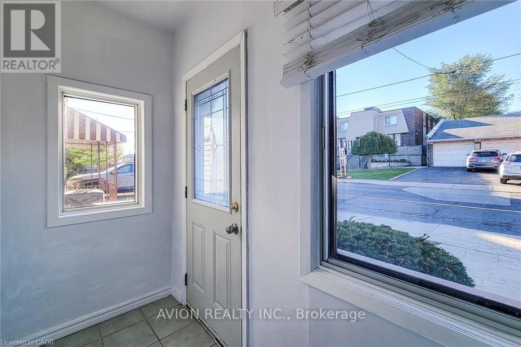 2 - 26 Barton Street W, Hamilton, Ontario  L8L 1A1 - Photo 6 - X12499774