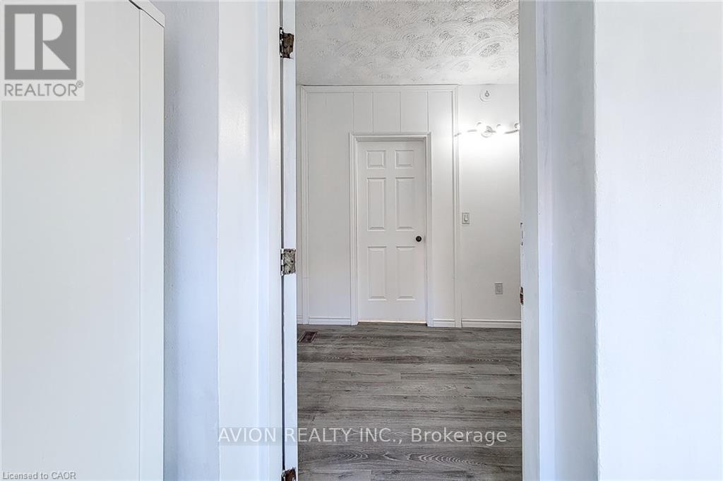 2 - 26 Barton Street W, Hamilton, Ontario  L8L 1A1 - Photo 8 - X12499774