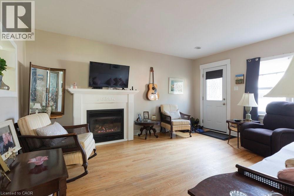 45 Market Street N, Dundas, Ontario  L9H 2Y6 - Photo 3 - 40784887