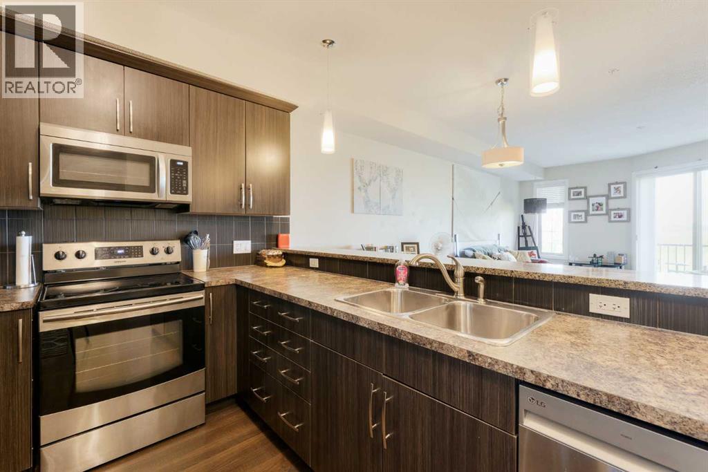 2105, 15 Sunset Square, Cochrane, Alberta  T4C 0E7 - Photo 3 - A2253678