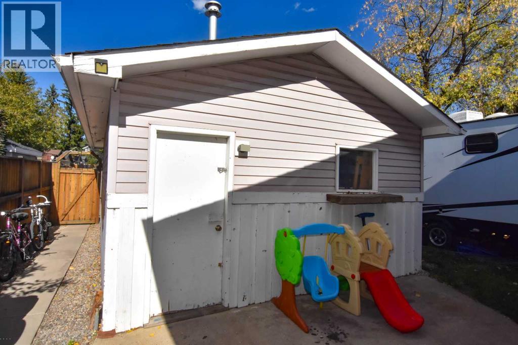 112 Woodvale Road Sw, Calgary, Alberta  T2W 3M8 - Photo 4 - A2260181