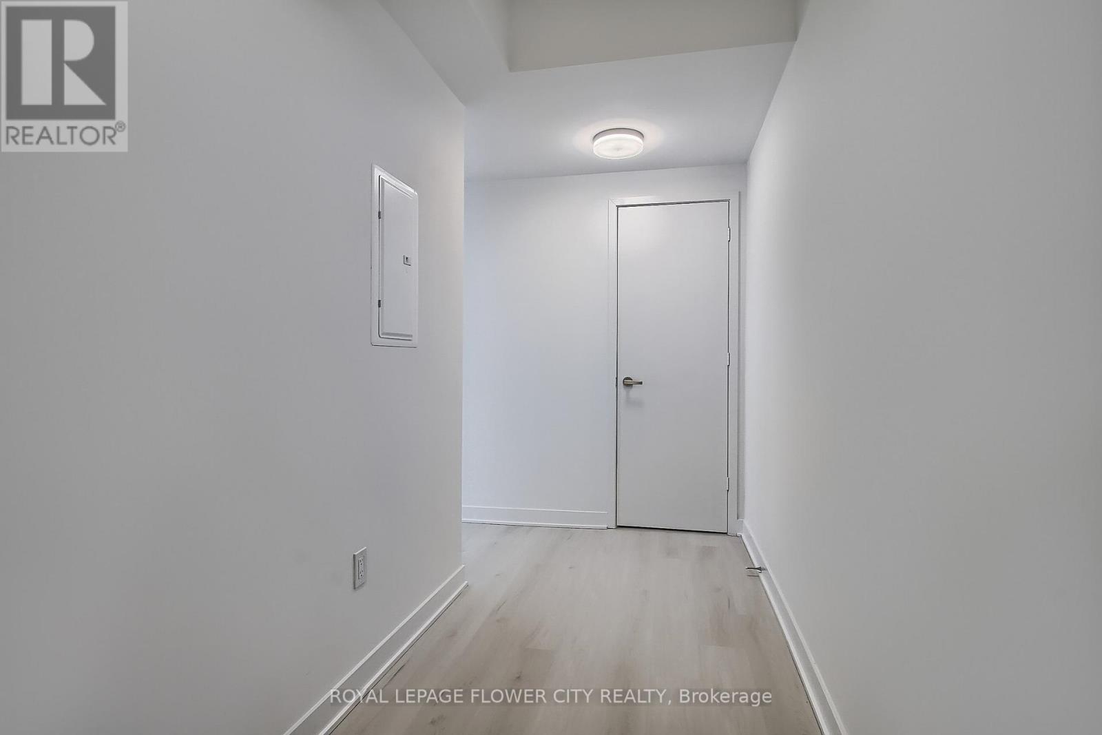 5704 - 3900 Confederation Parkway, Mississauga, Ontario  L5B 0M3 - Photo 11 - W12499808