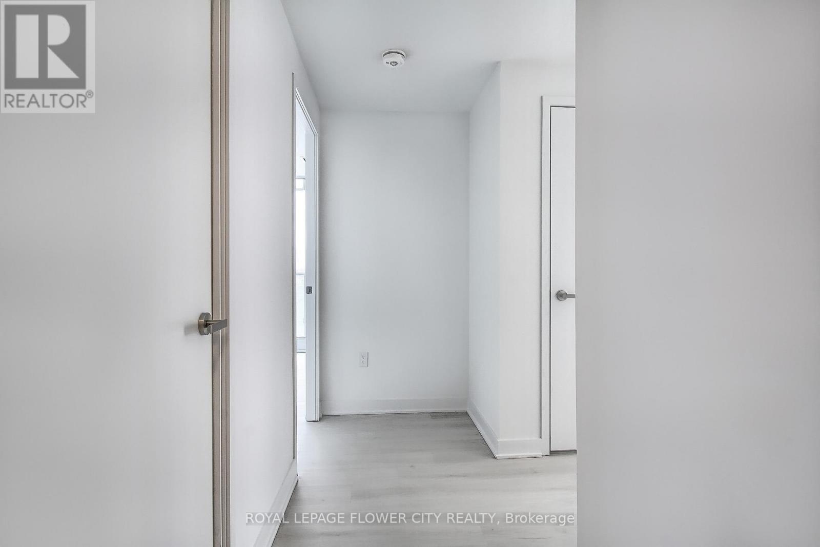 5704 - 3900 Confederation Parkway, Mississauga, Ontario  L5B 0M3 - Photo 12 - W12499808