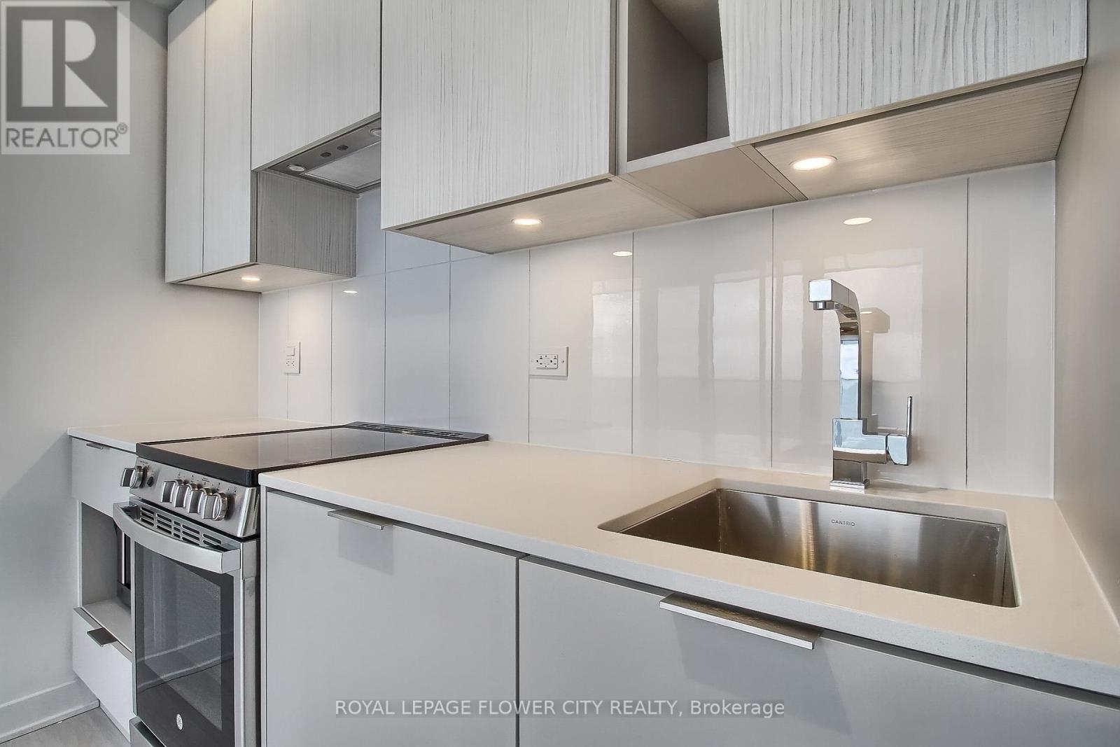 5704 - 3900 Confederation Parkway, Mississauga, Ontario  L5B 0M3 - Photo 15 - W12499808