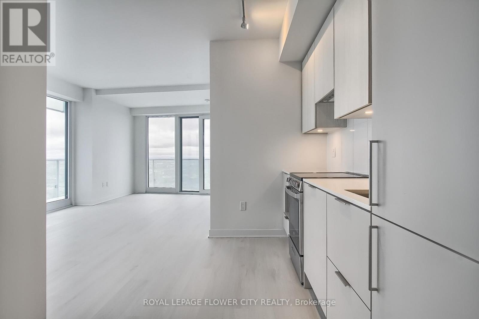 5704 - 3900 Confederation Parkway, Mississauga, Ontario  L5B 0M3 - Photo 17 - W12499808