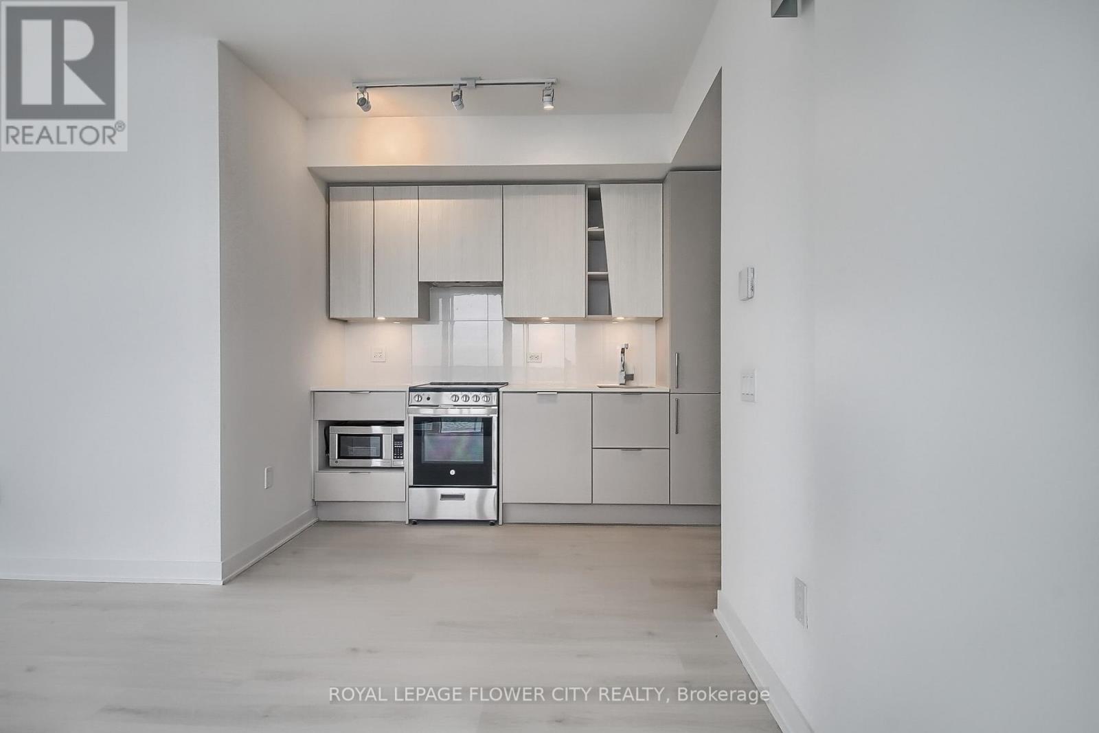 5704 - 3900 Confederation Parkway, Mississauga, Ontario  L5B 0M3 - Photo 22 - W12499808