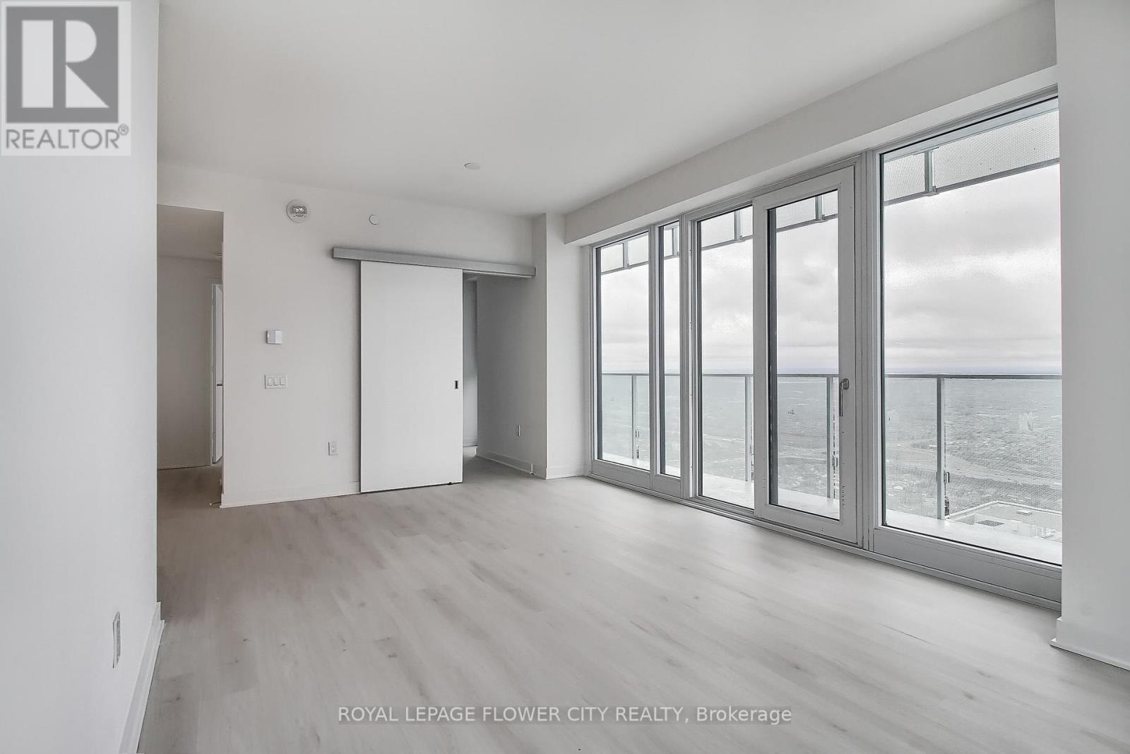 5704 - 3900 Confederation Parkway, Mississauga, Ontario  L5B 0M3 - Photo 23 - W12499808