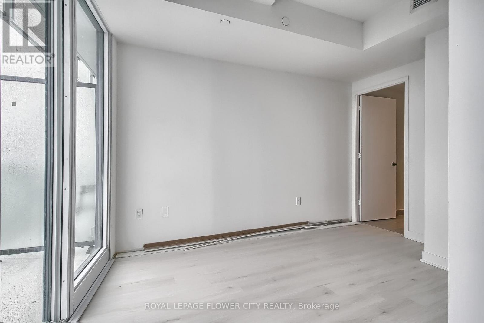 5704 - 3900 Confederation Parkway, Mississauga, Ontario  L5B 0M3 - Photo 25 - W12499808