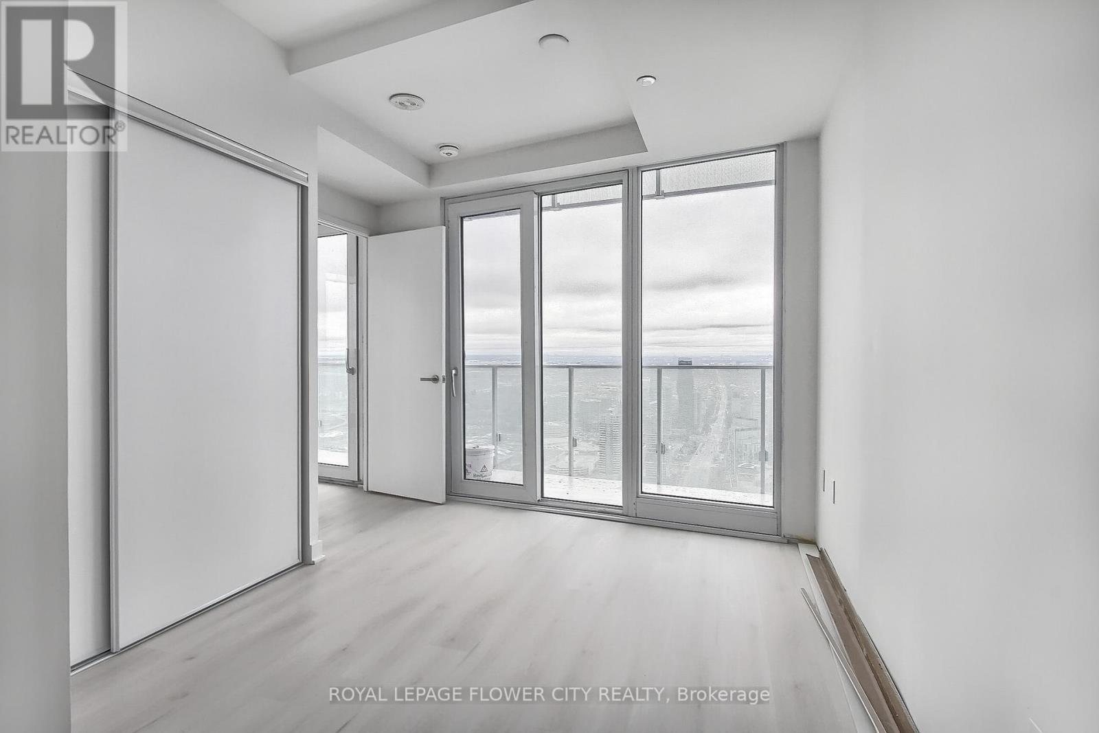 5704 - 3900 Confederation Parkway, Mississauga, Ontario  L5B 0M3 - Photo 26 - W12499808