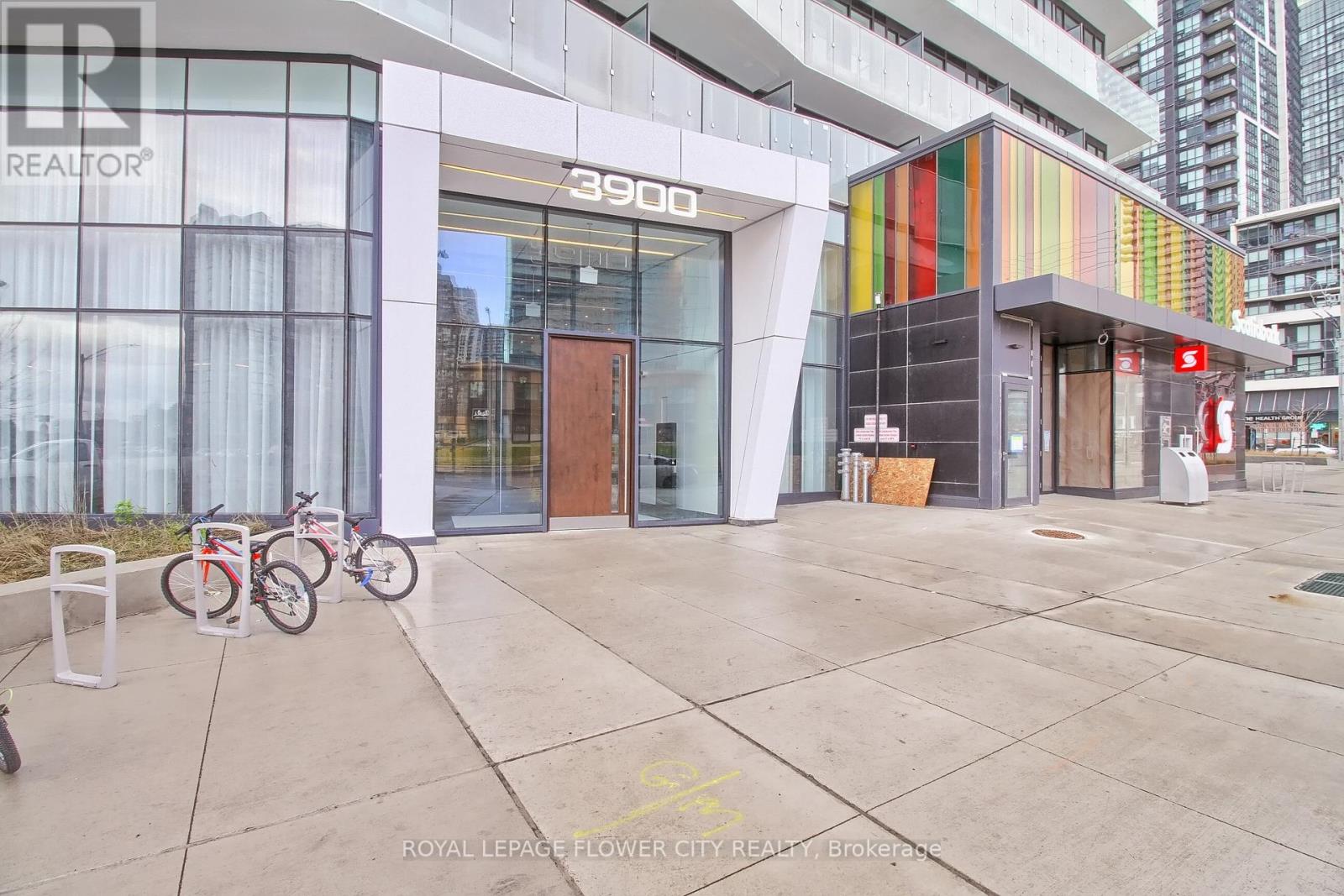 5704 - 3900 Confederation Parkway, Mississauga, Ontario  L5B 0M3 - Photo 3 - W12499808