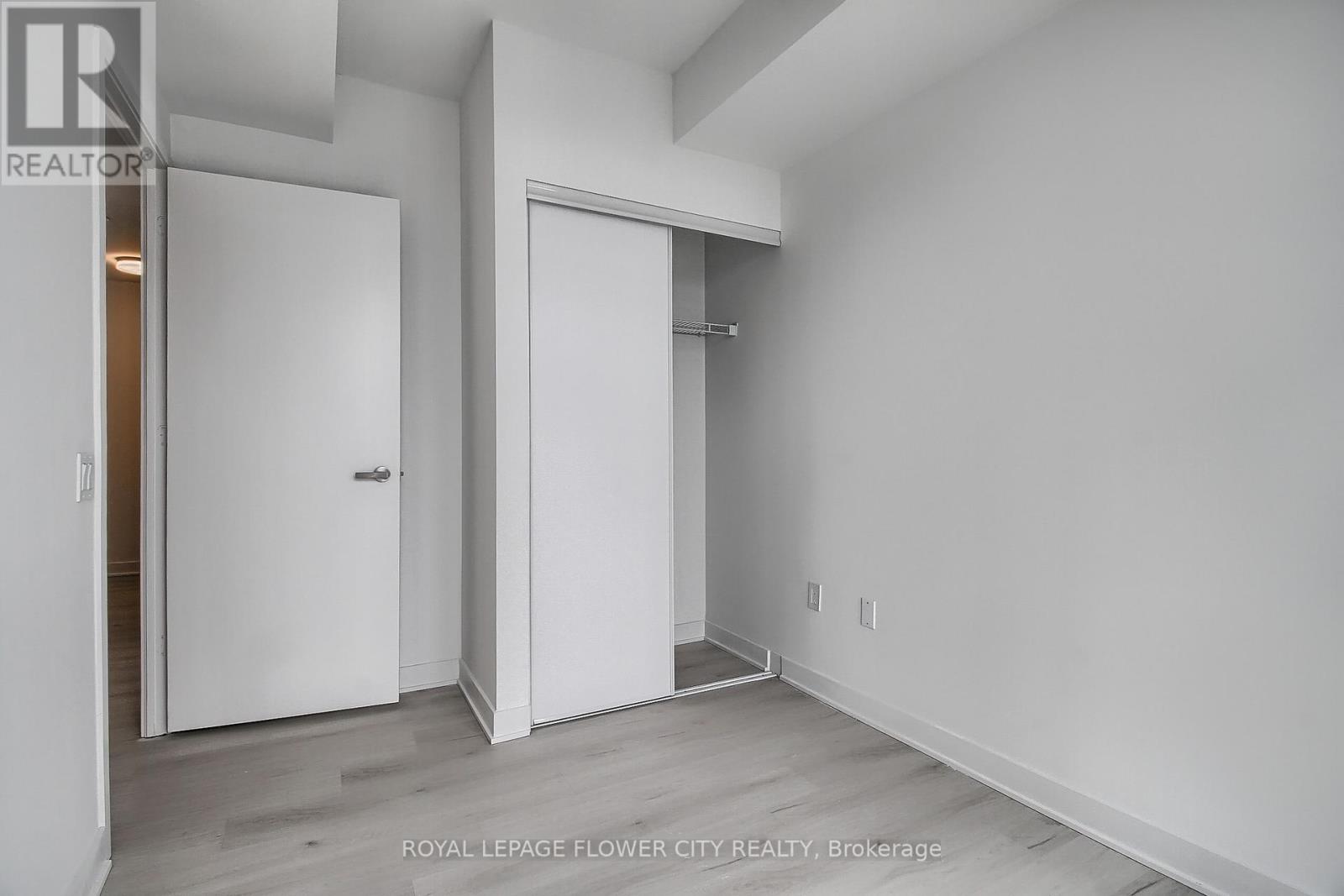 5704 - 3900 Confederation Parkway, Mississauga, Ontario  L5B 0M3 - Photo 31 - W12499808