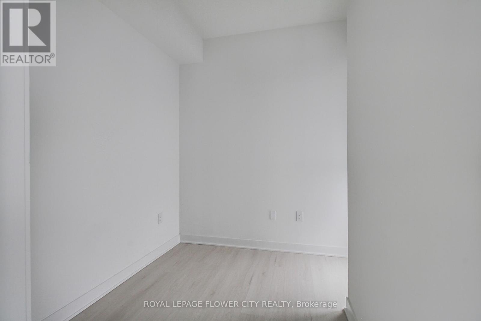 5704 - 3900 Confederation Parkway, Mississauga, Ontario  L5B 0M3 - Photo 32 - W12499808