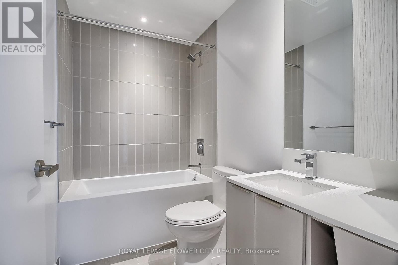 5704 - 3900 Confederation Parkway, Mississauga, Ontario  L5B 0M3 - Photo 33 - W12499808